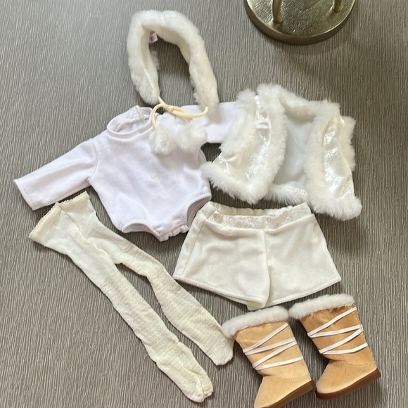 American Girl Wintry Weekend Outfit - Picture 2 of 11